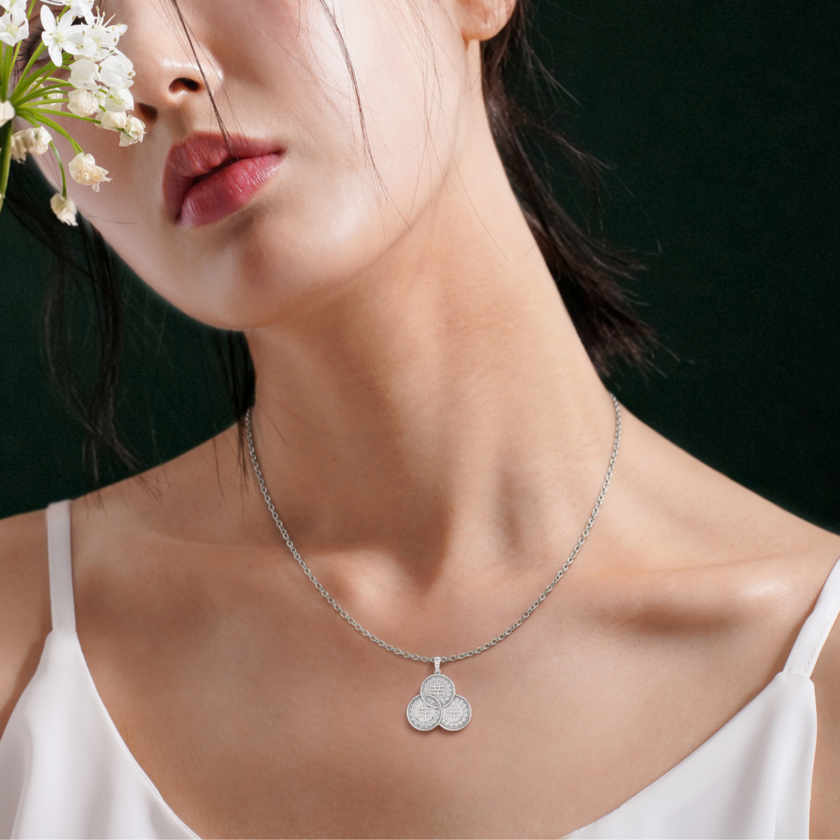 CHICLOVE, FENG SHUI COIN PENDANT